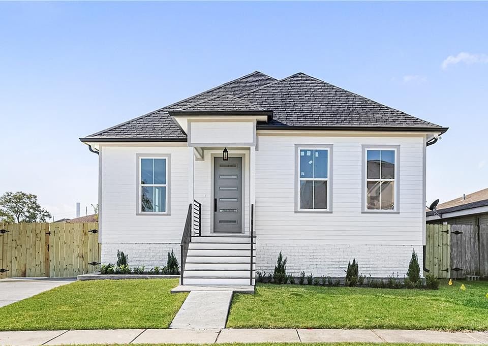 1st image of 8308 Sabre Dr