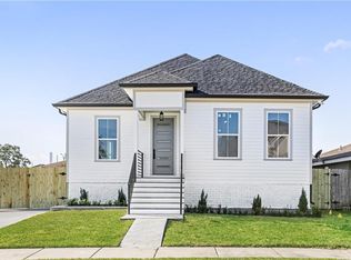 8308 Sabre Dr, Chalmette, LA 70043