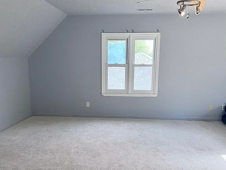 106 Golden Oak Dr — Photo 32