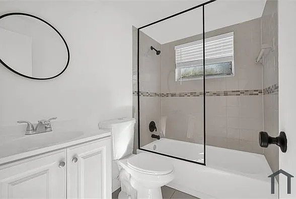 8295 NE Miami Ct #4 — Photo 8