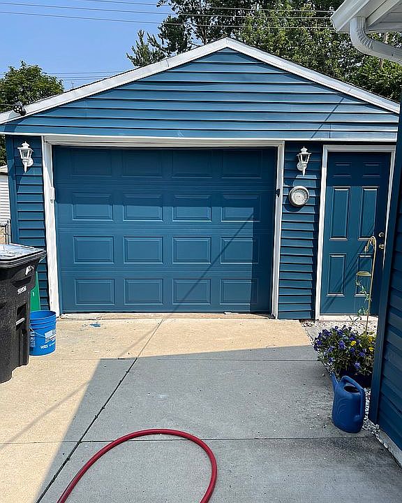 2nd image of 33530 Fernwood St