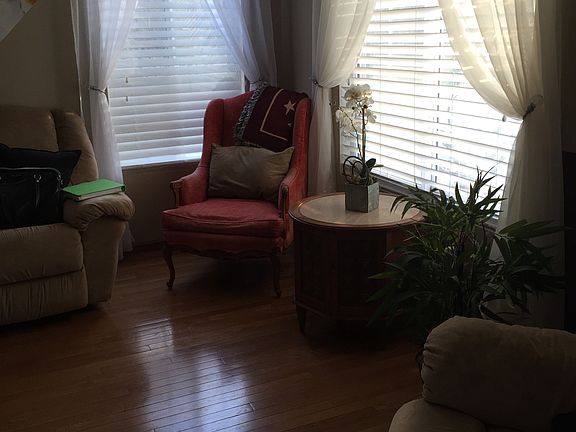 2nd image of 642 Windsor Dr