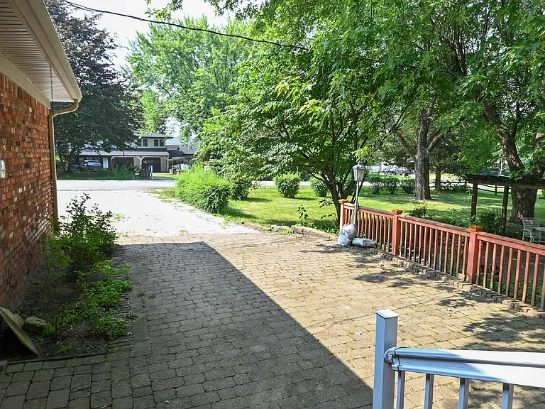 7146 S Meridian St — Photo 42