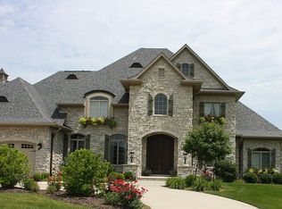 25 Pebble Creek Cir, Le Claire, IA 52753