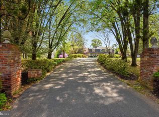 515 Walker Rd, Great Falls, VA 22066