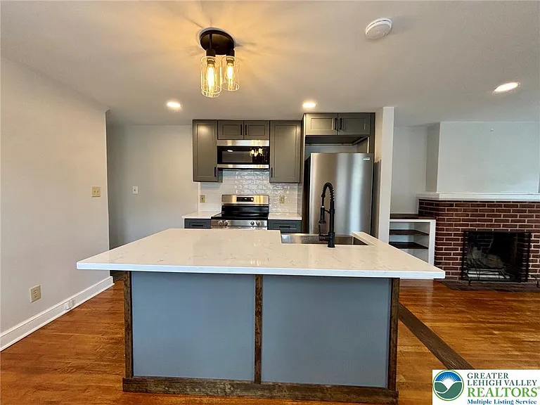 1342 N New St — Photo 6