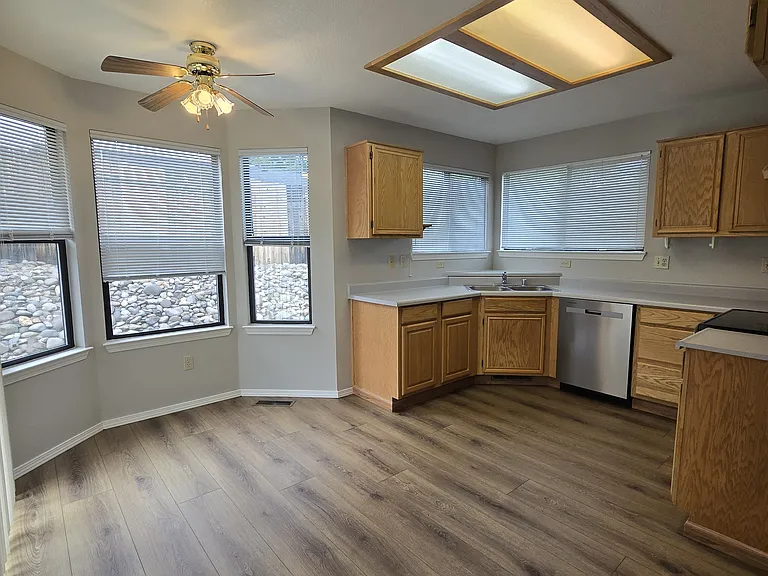 1005 Ridgeview Dr — Photo 5