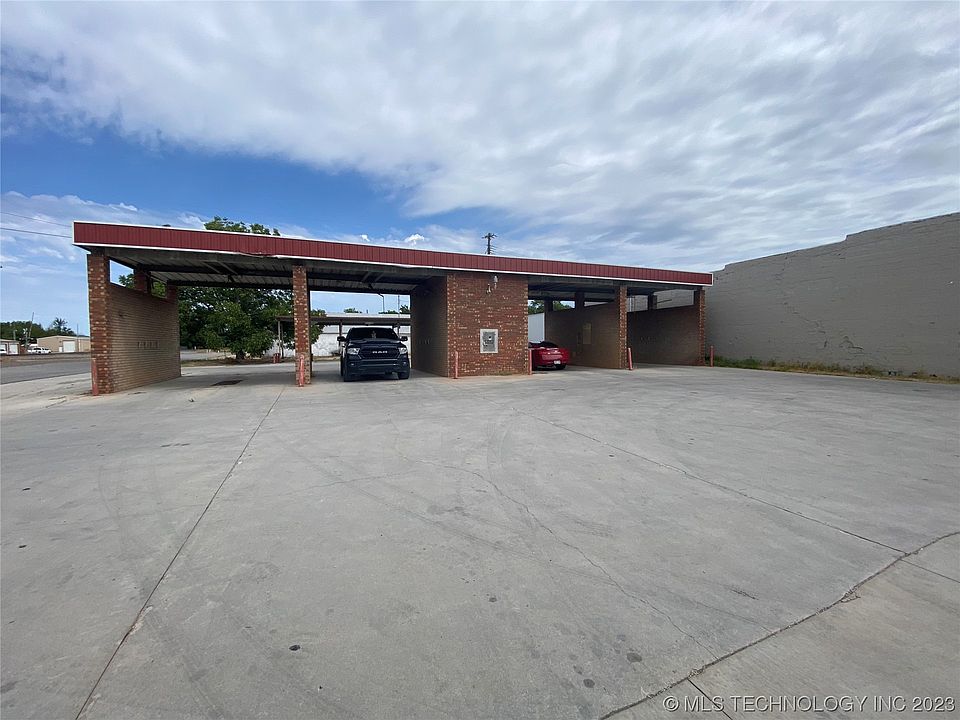 2nd image of 103 E Main St