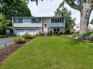 6 Longfellow Dr, Coventry, RI 02816