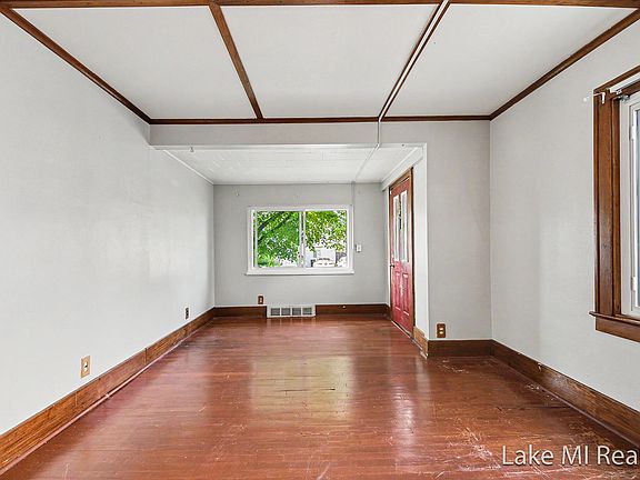 5th image of 27 Exchange St SE