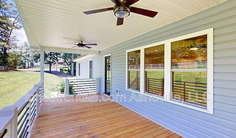 6 Tracy Ln — Photo 2