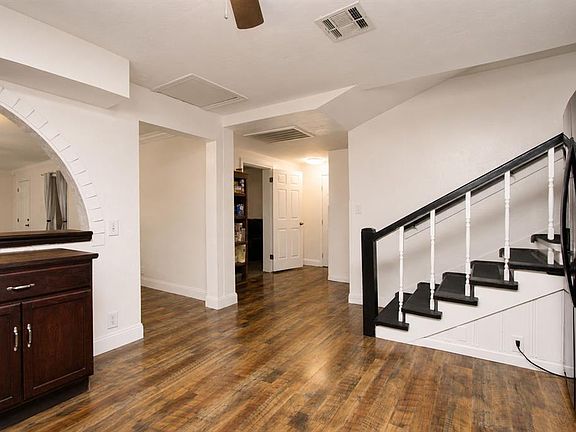 2nd image of 502 W Broadway St