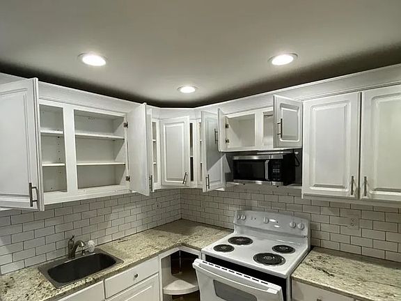2nd image of 2550 N Gratz St