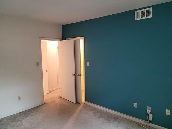 3rd image of 1847 Wilson Blvd APT 359