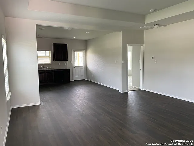 4 bed, 2.0 bath, 1427 sqft, $1,695 — Photo 3
