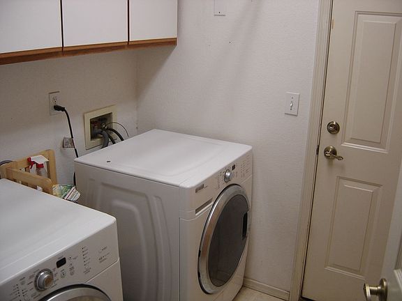 5th image of 3900 Lindsey Ave