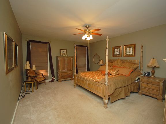 Master Bedroom (cont.)