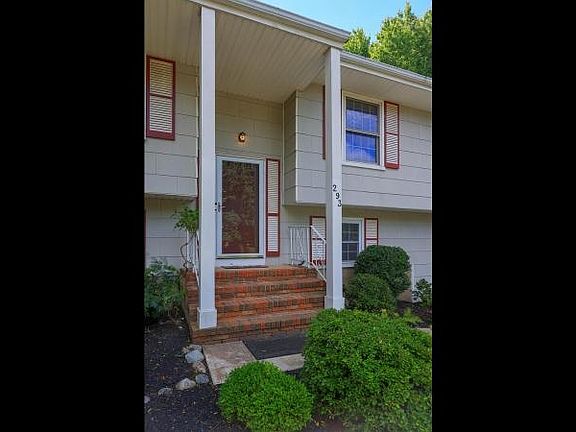 5th image of 293 Shelburne Pl