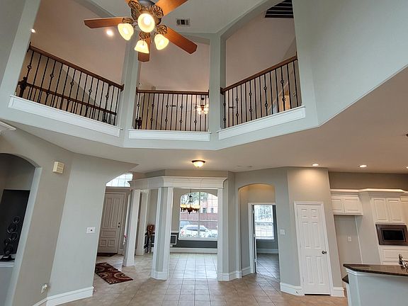 4th image of 4221 Crestfield Dr