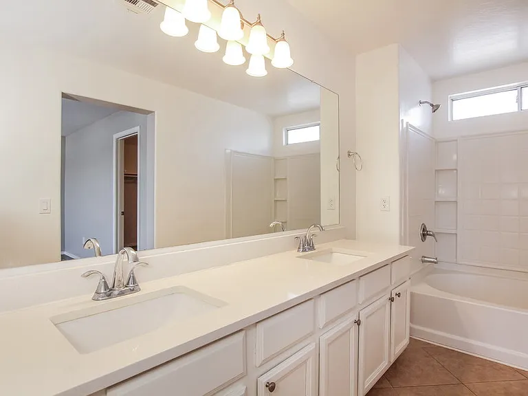 3929 W Irwin Ave — Photo 10