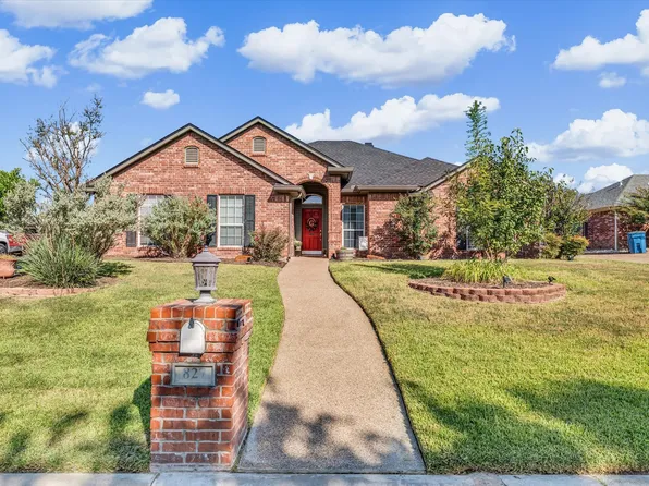 827 Cheyenne Trl, Hewitt, TX 76643