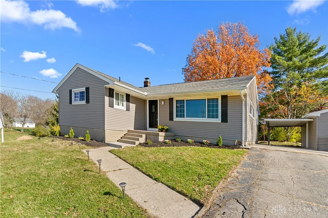 10108 Breezy Ln photo 1