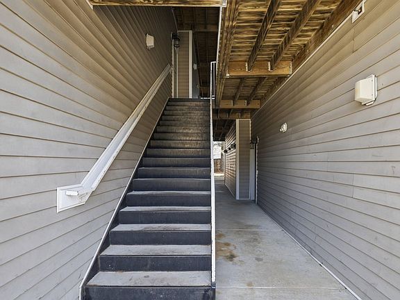 5th image of 625 Marsh Tree Ln #205