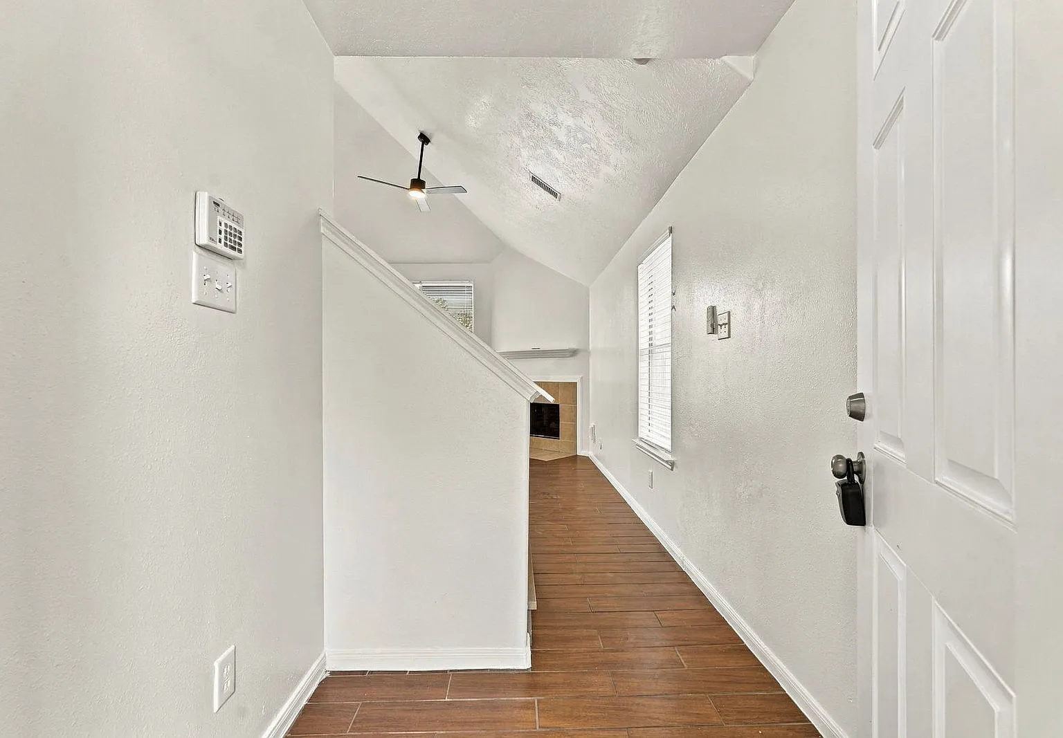 3 bed, 2.5 bath, 1414 sqft, $1,650 — Photo 4