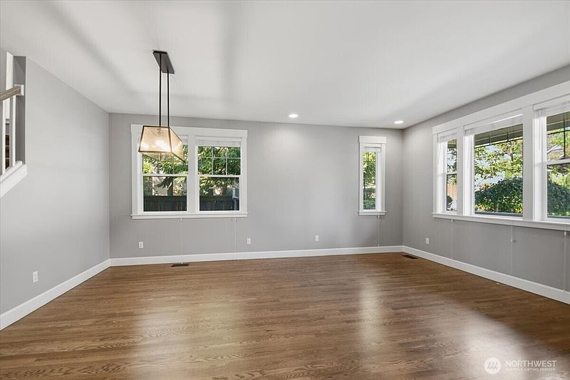 5th image of 17211 NE 117th Way