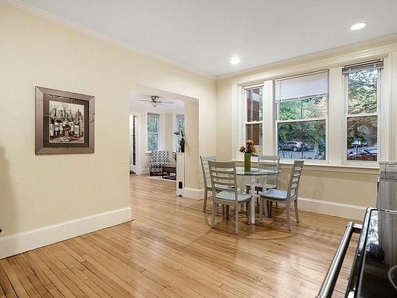 2nd image of 129 Chiswick Rd APT 6