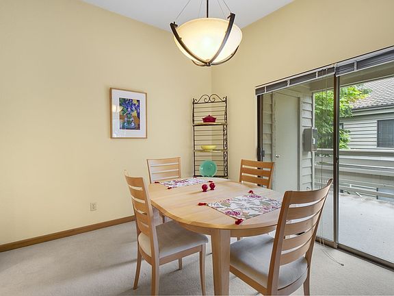 5th image of 1256 Bellevue Way NE APT 6