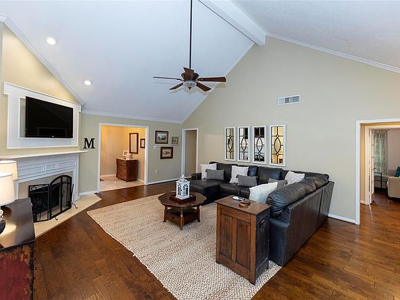 4th image of 2107 Lakeway Dr