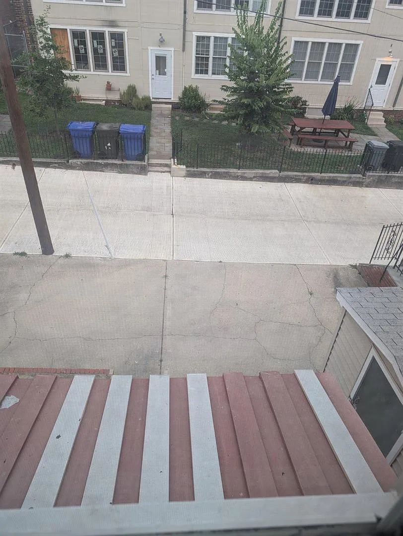 2 bed, 850 sqft, $2,100 — Photo 2
