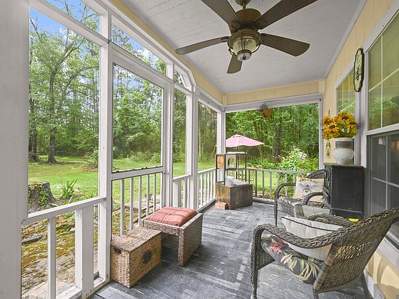 3rd image of 33481 Weiss Rd
