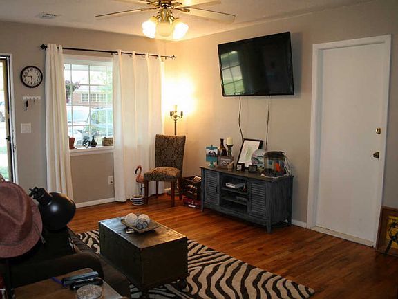 2nd image of 4304 Andrews Ave