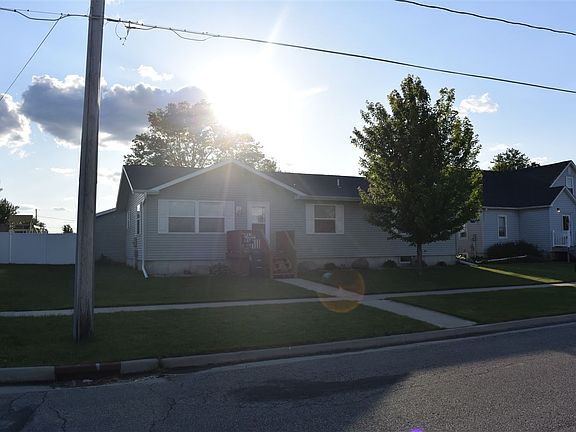 3rd image of 707 2nd St