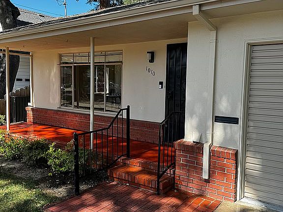 2nd image of 1010 Monterey St