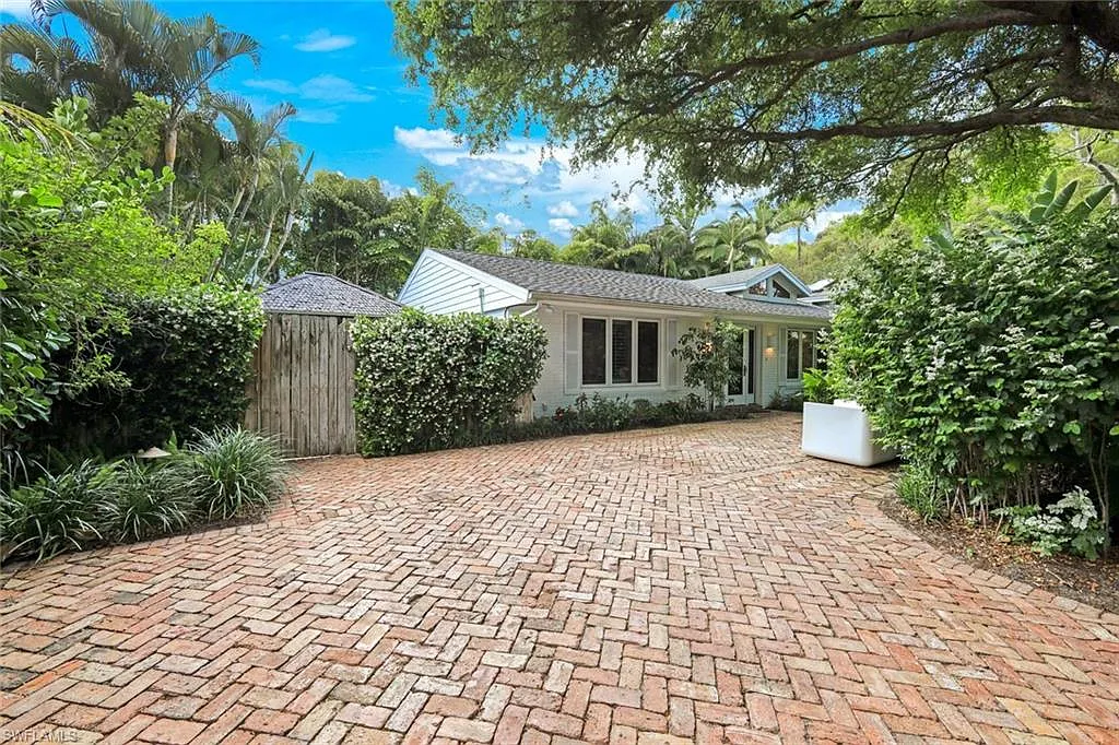 3 bed, 3.0 bath, 1868 sqft, $30,000 — Photo 3