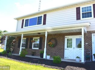 31 Warwick Dr, Chambersburg, PA 17201