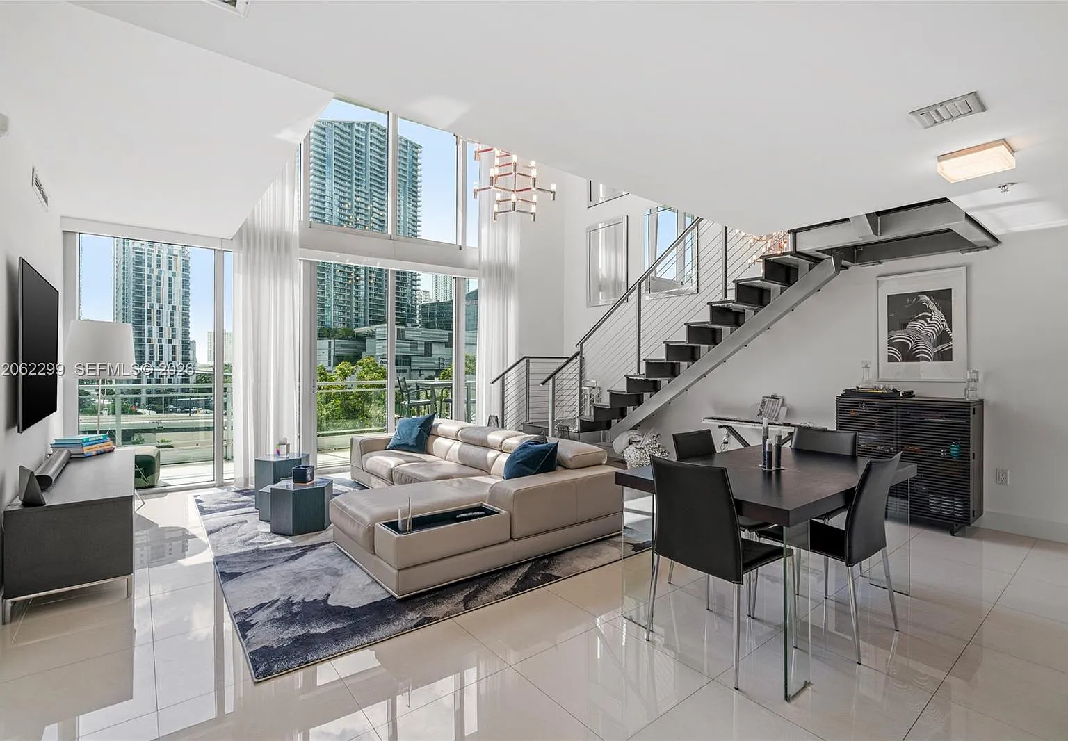 Mint Condo — Photo 1