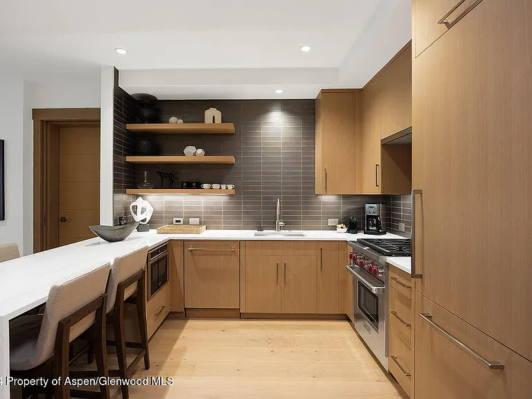 130 Wood Rd #460-462 — Photo 4