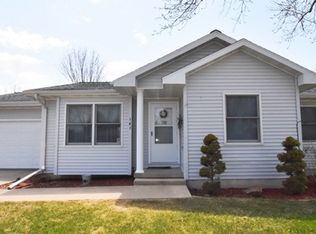 141 Nelson Cir, Manchester, IA 52057
