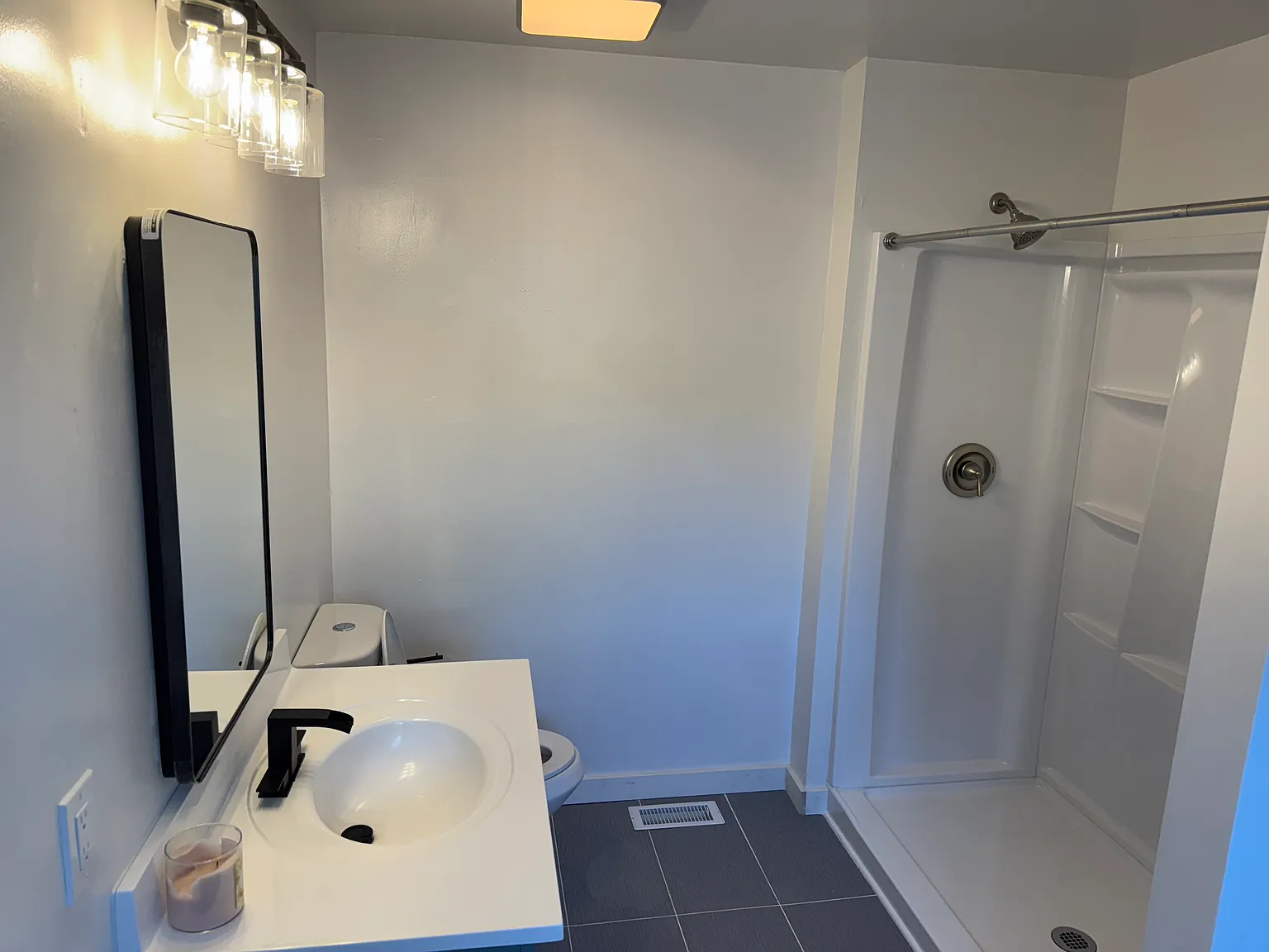 2 bed, 900 sqft, $2,100 — Photo 1
