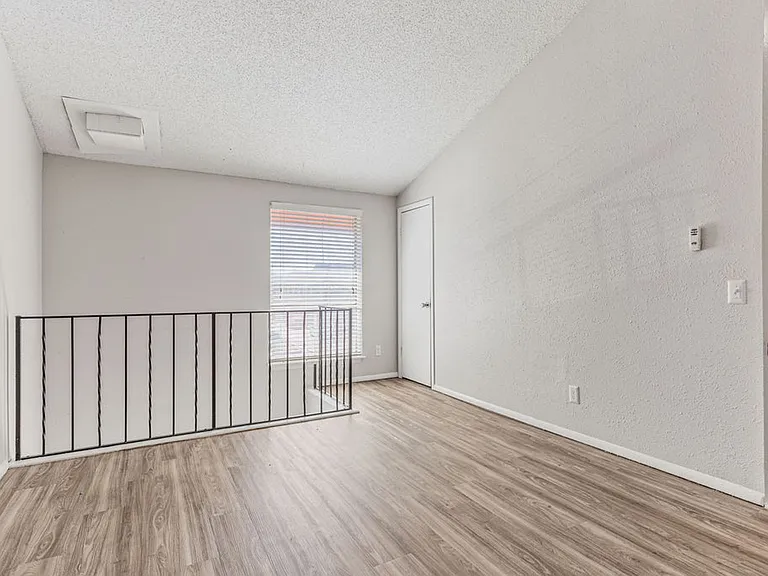 401 NW 24th St — Photo 7