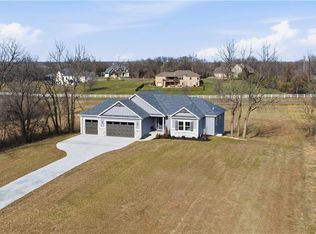 17860 Clearview Dr, Leavenworth, KS 66048