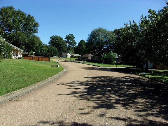 4th image of 886 Robinwood Dr