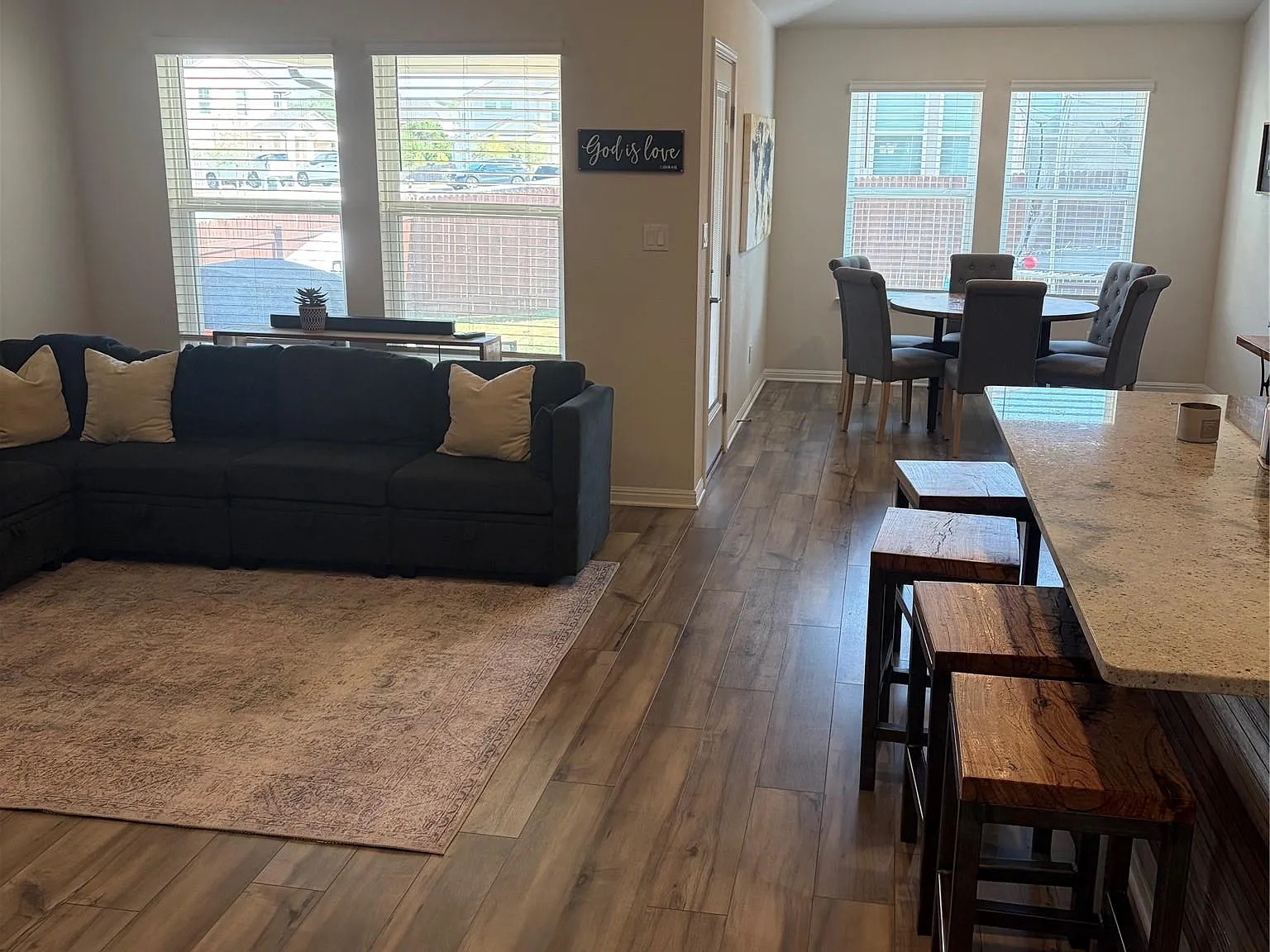 4 bed, 2.0 bath, 1720 sqft, $2,700 — Photo 3