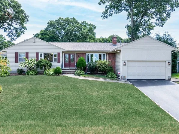 266 Summit Dr, Cranston, RI 02920