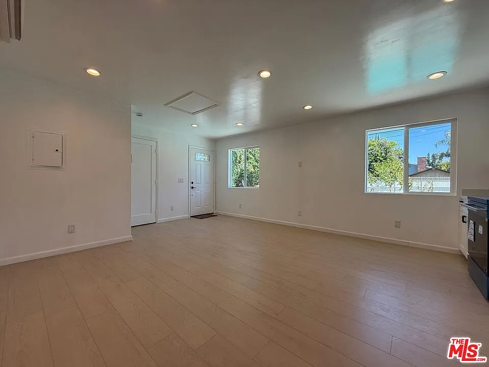 Studio, 1.0 bath, 400 sqft, $1,990 — Photo 3