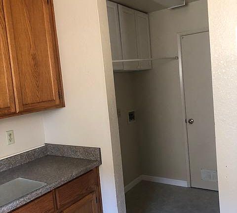 4th image of 7881 Thornton Ave
